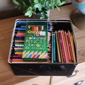 400 + Crayola Colored Pencils in Assorted Shades
